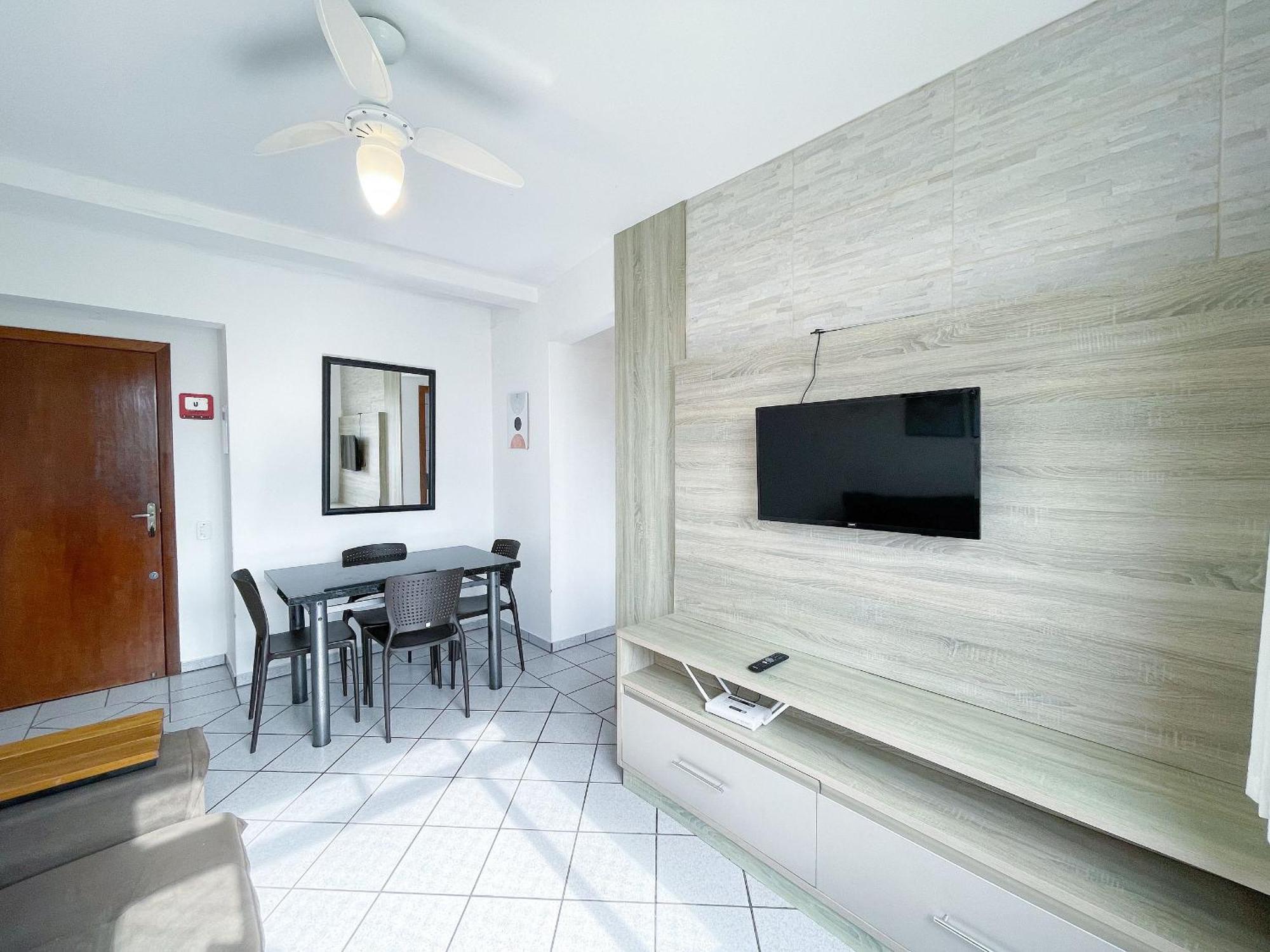Apto Charmoso Com A/c E Garagem A 250m Da Apartment *